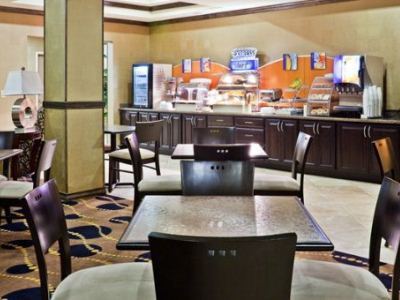 Express & Hobbs, An Ihg 2* Hobbs